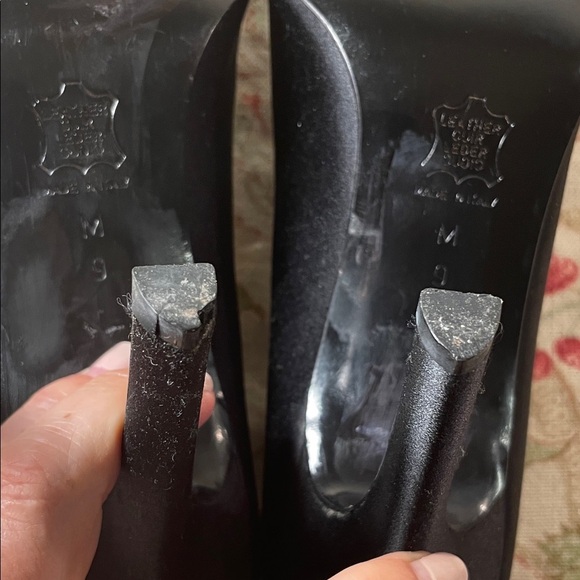 Yves Saint Laurent Elegant Black Heels - Picture 4 of 8